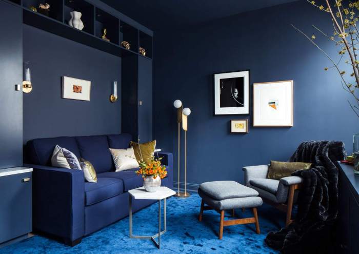 Wohnzimmer dunkelblaue wand